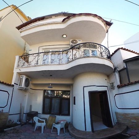 God'S Villa Tirana Bagian luar foto